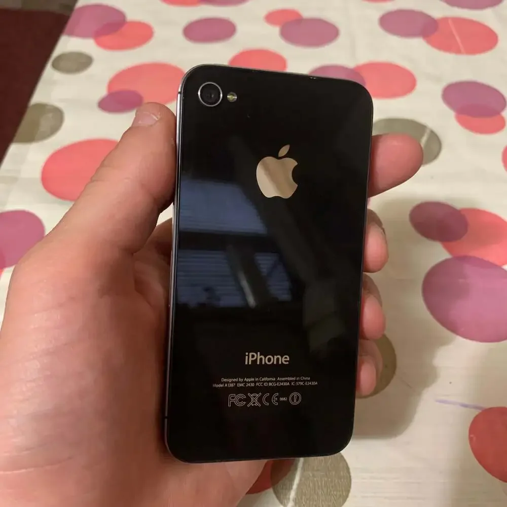 Apple iPhone 4S 16GB in Black for parts